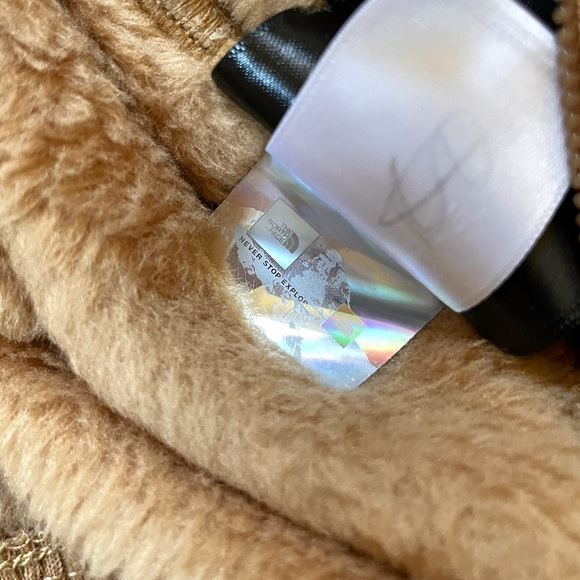 The North Face Women’s Luxe Osito Full Zip Jacket - Picture 8 of 10